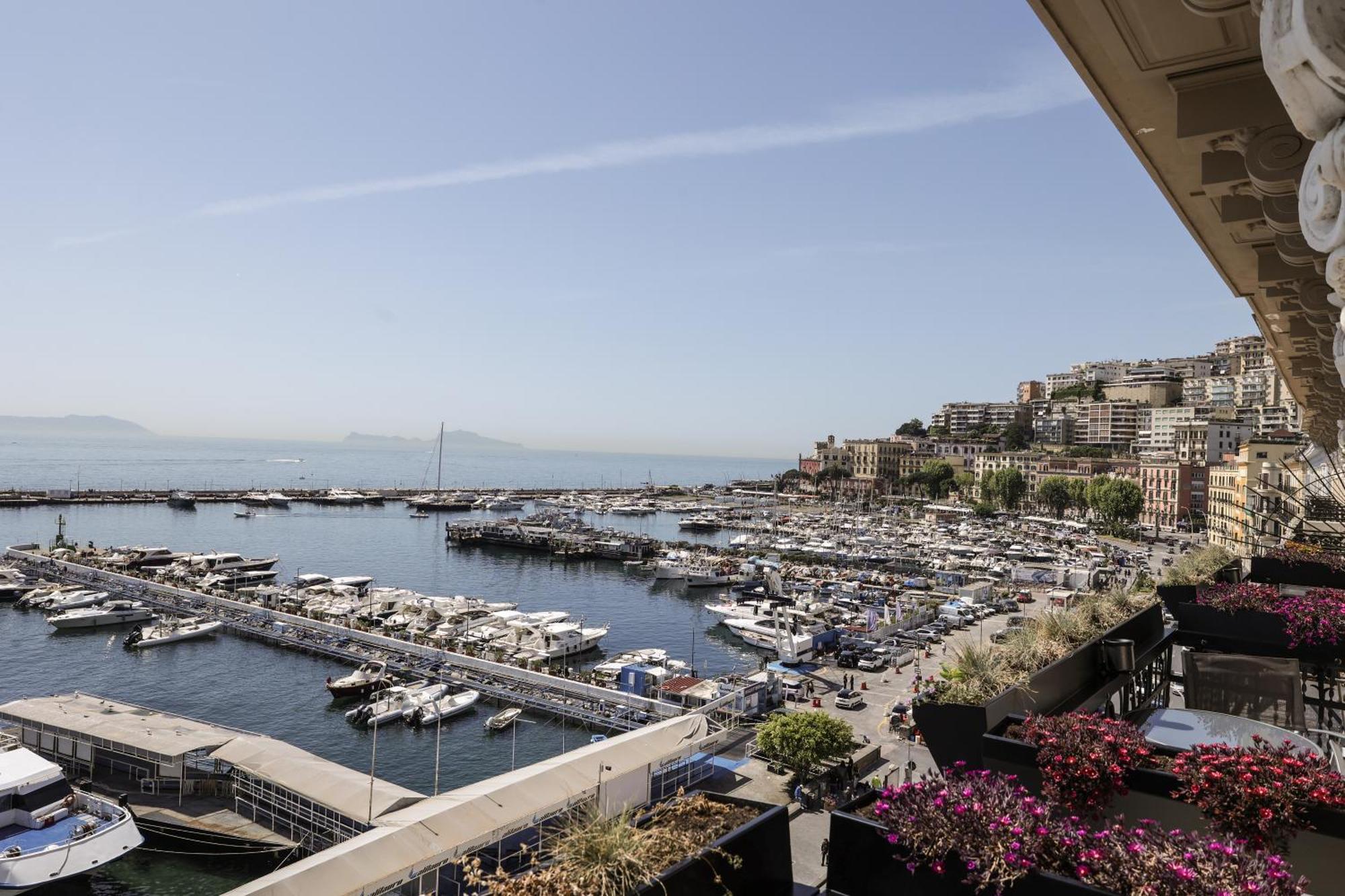 Demetra Luxury Suites Nápoly Kültér fotó
